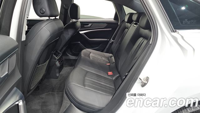 Audi A6 2021 — photo 18