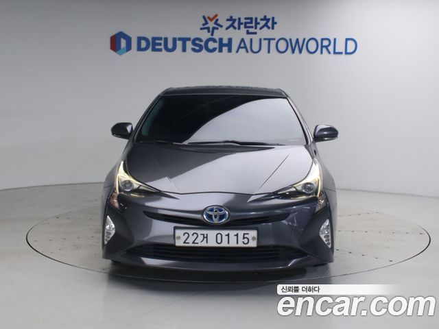 Toyota Prius 2017 — photo 3