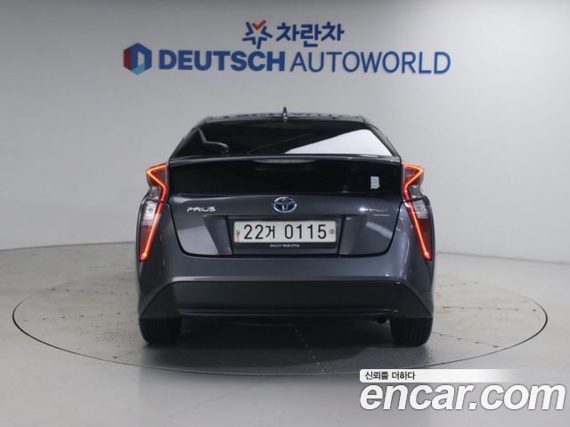 Toyota Prius 2017 — photo 4