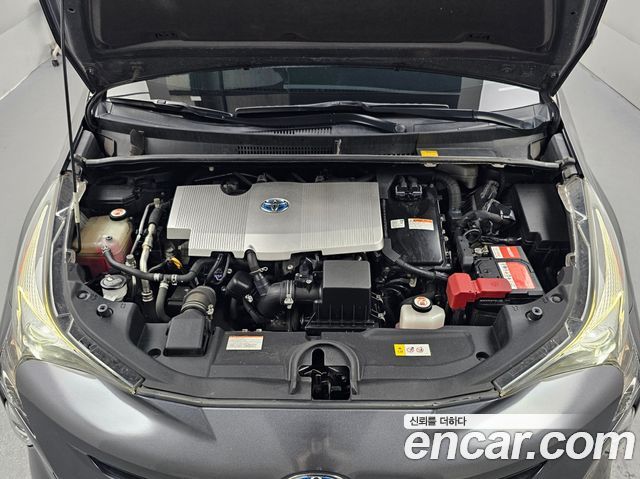 Toyota Prius 2017 — photo 6