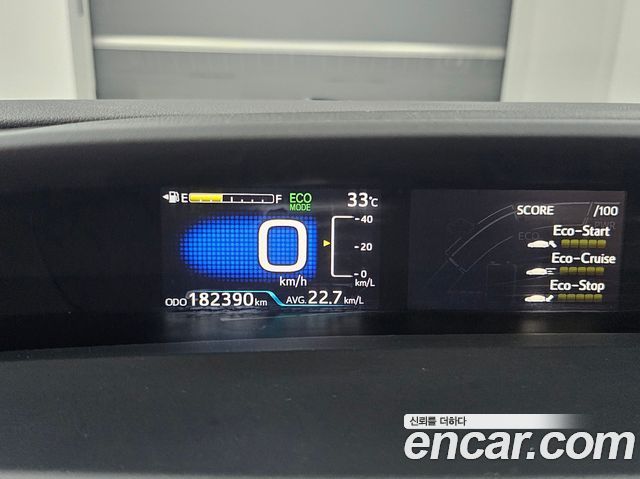 Toyota Prius 2017 — photo 8