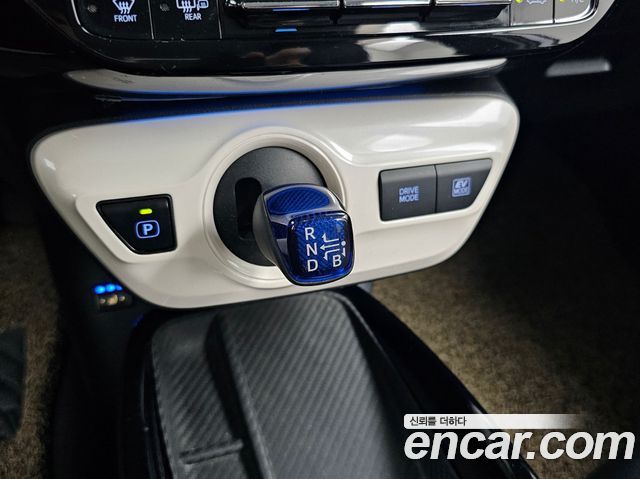 Toyota Prius 2017 — photo 9