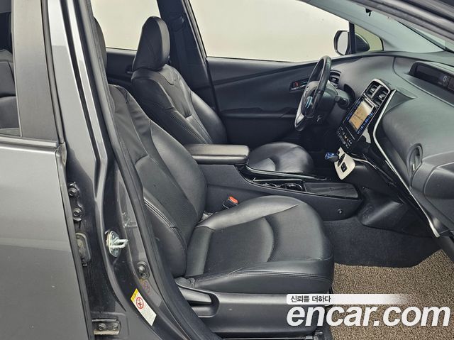Toyota Prius 2017 — photo 10