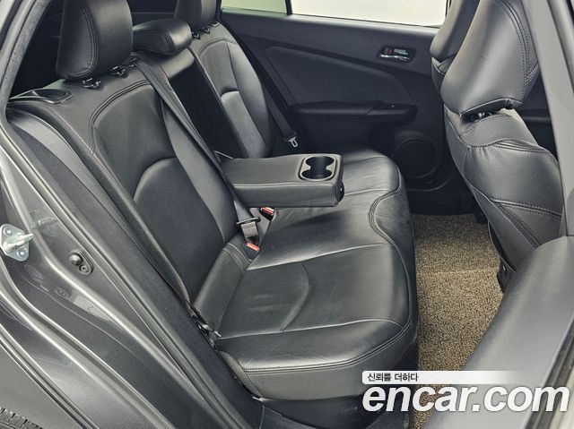 Toyota Prius 2017 — photo 12