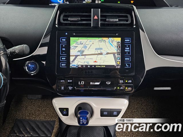 Toyota Prius 2017 — photo 14