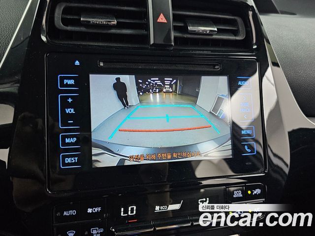 Toyota Prius 2017 — photo 15