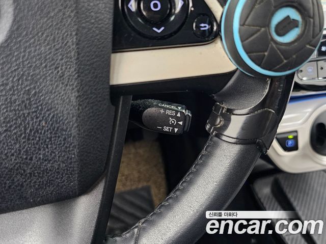 Toyota Prius 2017 — photo 16