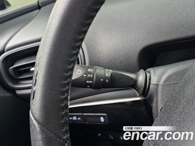 Toyota Prius 2017 — photo 18