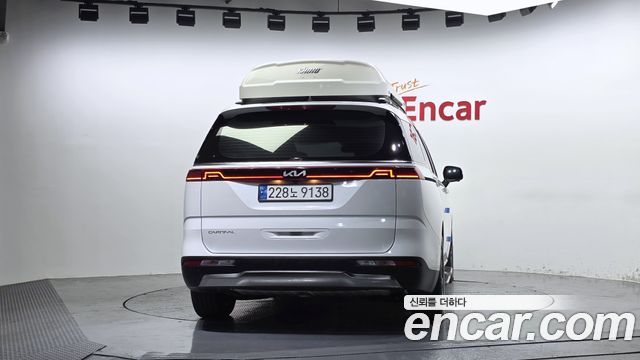 Kia Canival 2023 — photo 4