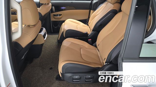 Kia Canival 2023 — photo 16