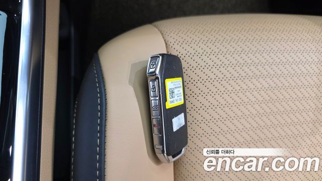 Kia Canival 2023 — photo 35