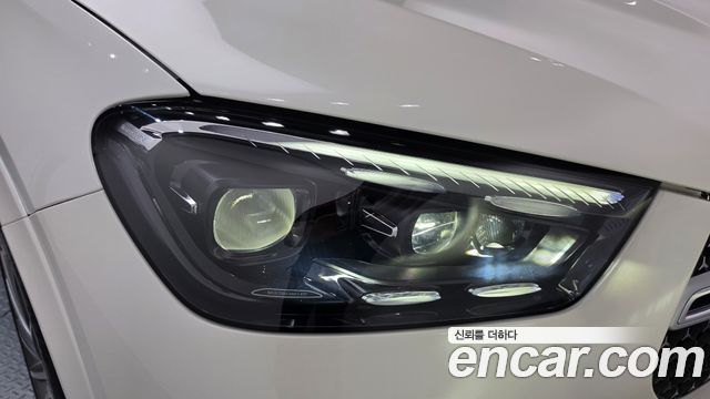 Mercedes-Benz GLE-Class 2024 — photo 8