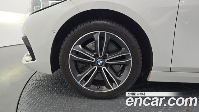 BMW 1-Series 2022 — photo 5