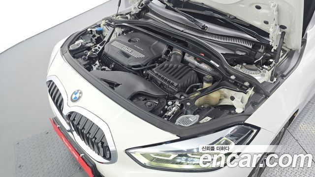 BMW 1-Series 2022 — photo 6