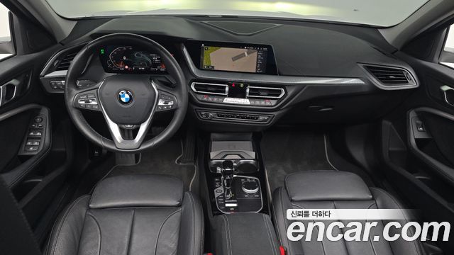 BMW 1-Series 2022 — photo 7