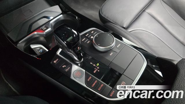 BMW 1-Series 2022 — photo 9