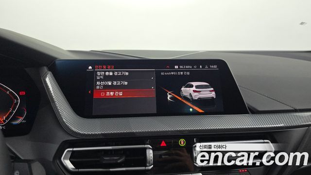 BMW 1-Series 2022 — photo 15