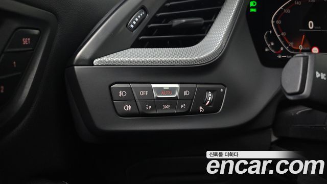 BMW 1-Series 2022 — photo 17