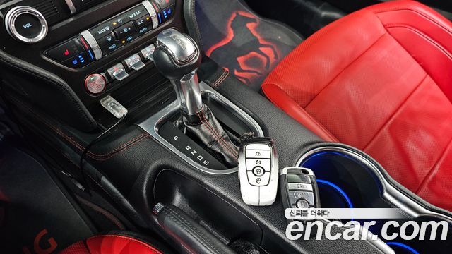 Ford Mustang 2021 — photo 12