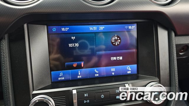 Ford Mustang 2021 — photo 26