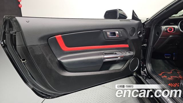 Ford Mustang 2021 — photo 14