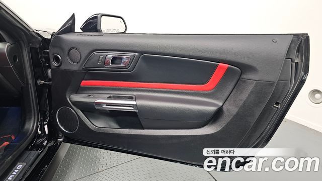 Ford Mustang 2021 — photo 15