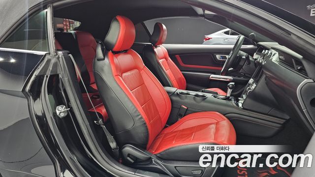 Ford Mustang 2021 — photo 16