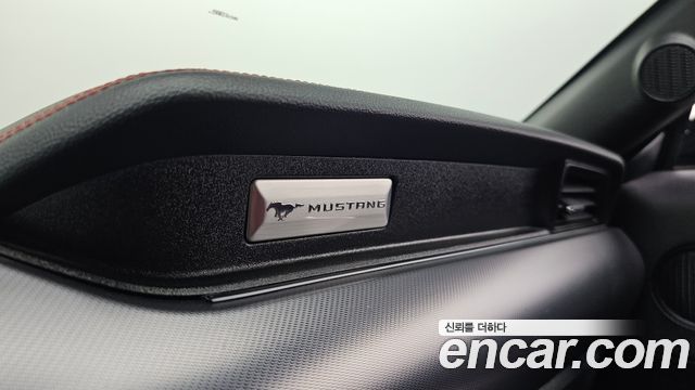 Ford Mustang 2021 — photo 28