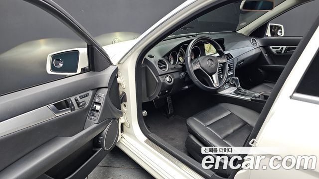Mercedes-Benz C-Class 2012 — photo 10