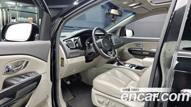 Kia Canival 2017 — photo 13