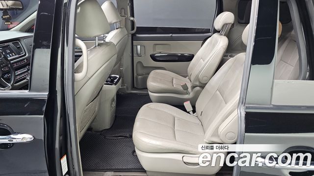 Kia Canival 2017 — photo 18