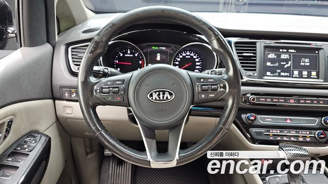 Kia Canival 2017 — photo 19
