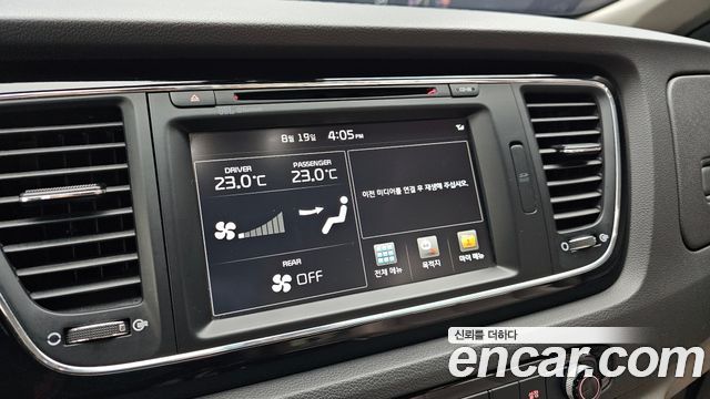 Kia Canival 2017 — photo 22