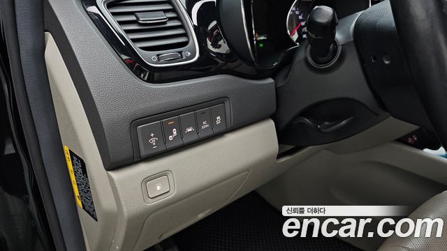 Kia Canival 2017 — photo 23