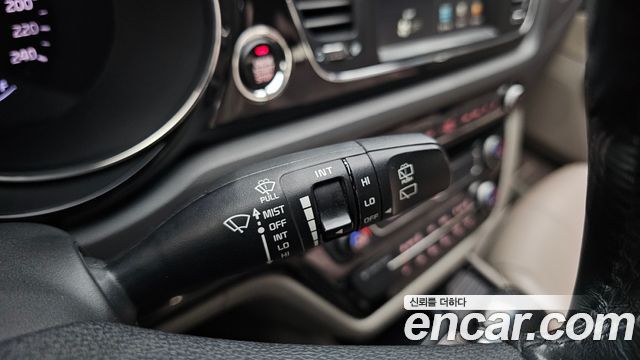 Kia Canival 2017 — photo 29