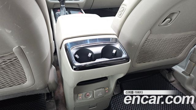 Kia Canival 2017 — photo 32