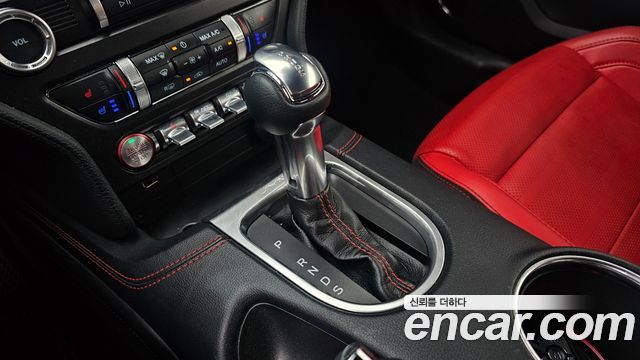 Ford Mustang 2022 — photo 9