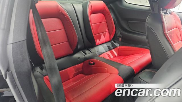 Ford Mustang 2022 — photo 11