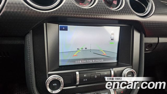 Ford Mustang 2022 — photo 14