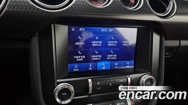 Ford Mustang 2022 — photo 16