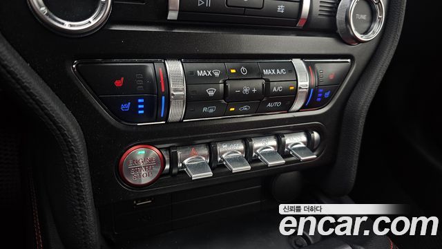 Ford Mustang 2022 — photo 17