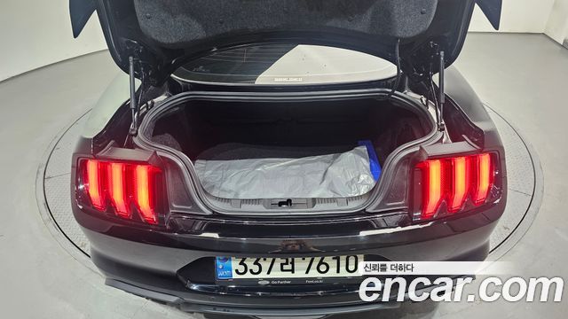 Ford Mustang 2022 — photo 20
