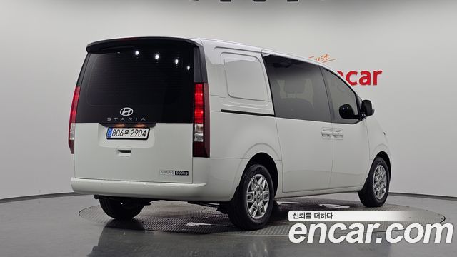 Hyundai Staria 2025 — photo 2