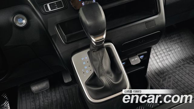 Hyundai Staria 2025 — photo 12