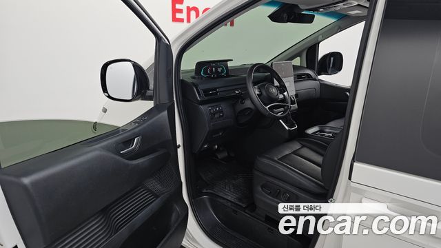 Hyundai Staria 2025 — photo 13