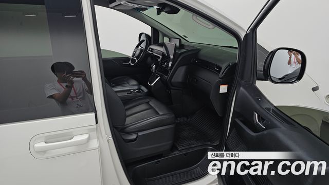 Hyundai Staria 2025 — photo 17