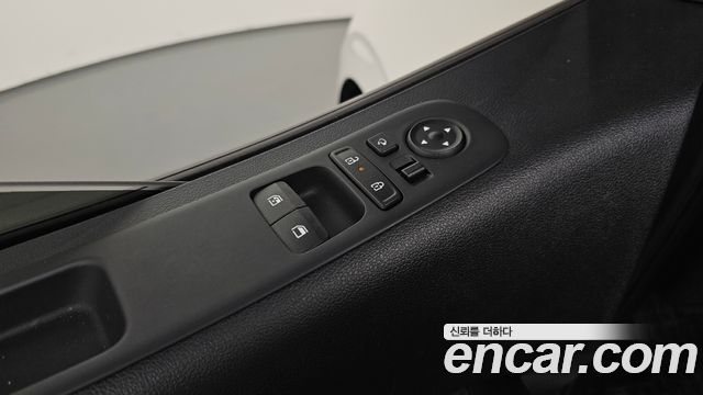 Hyundai Staria 2025 — photo 23