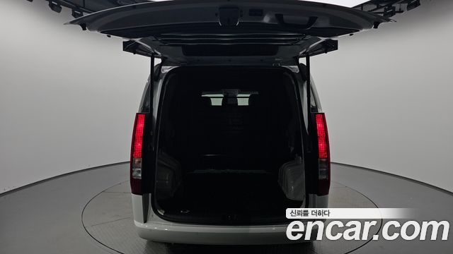 Hyundai Staria 2025 — photo 26
