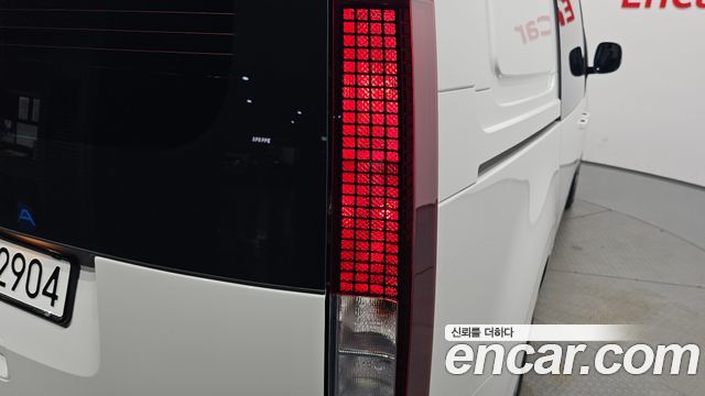 Hyundai Staria 2025 — photo 9