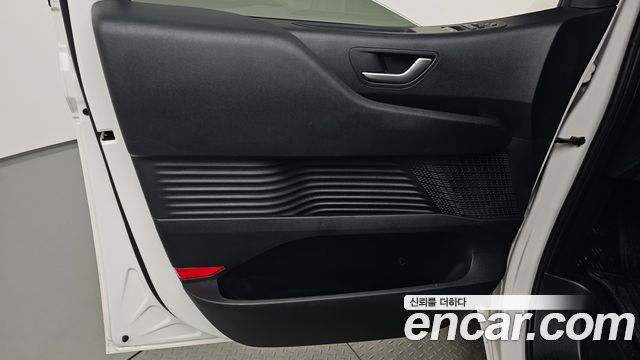 Hyundai Staria 2025 — photo 14